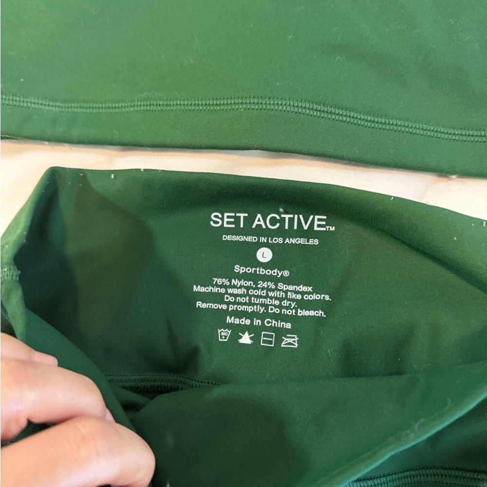 ☀️🌴SET Active Forest Green Crop Tank and Leggings Set - Picture 3 of 4